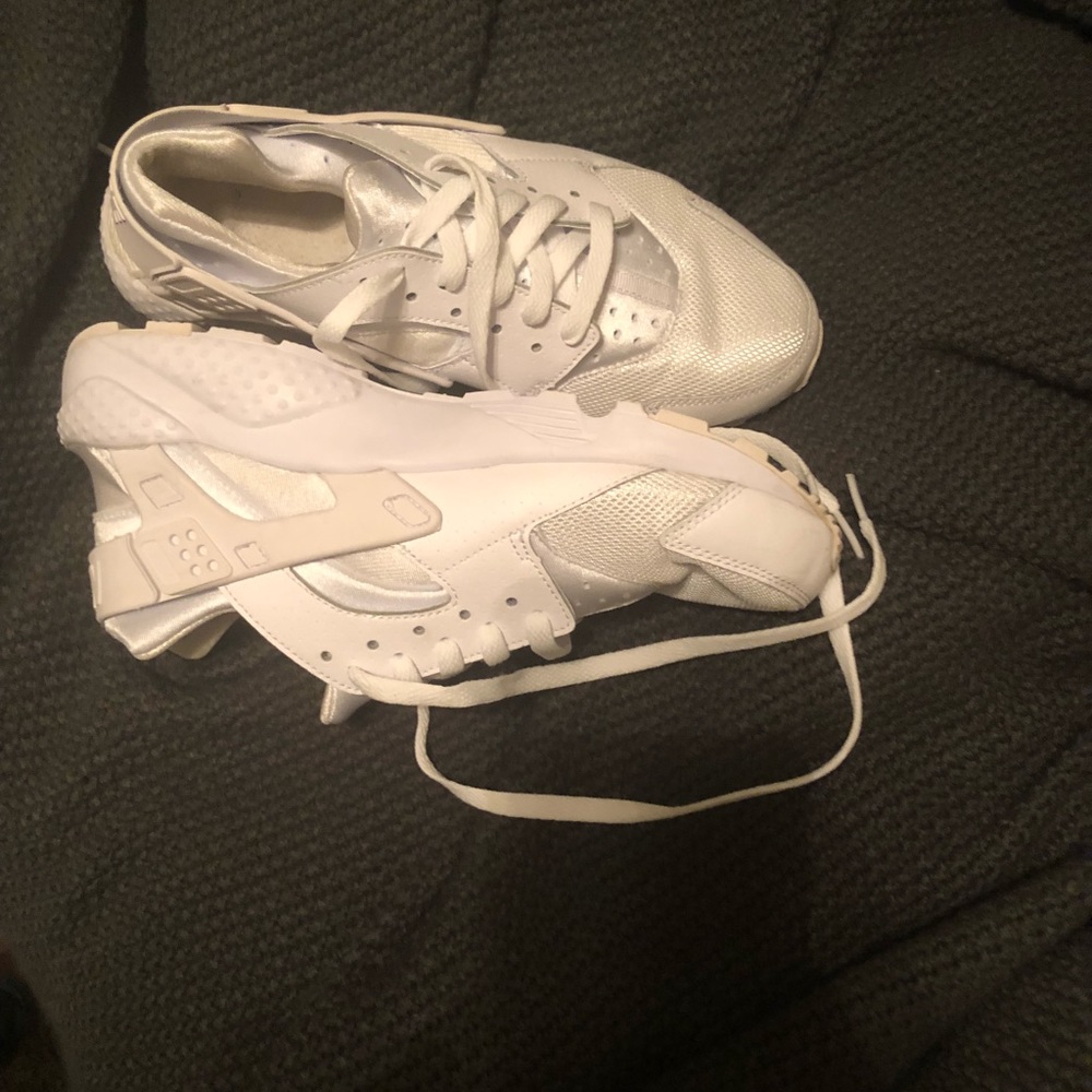 White nike huarache